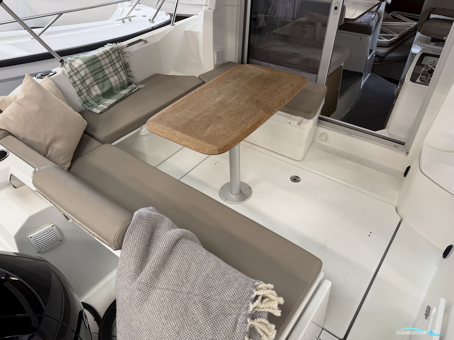  Beneteau Antares 8