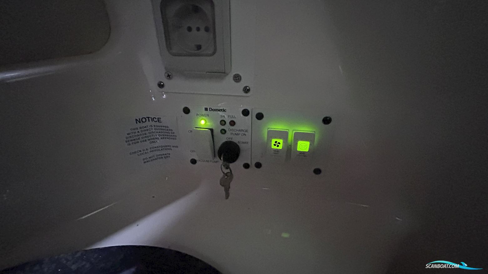  Chaparral 270 Signature