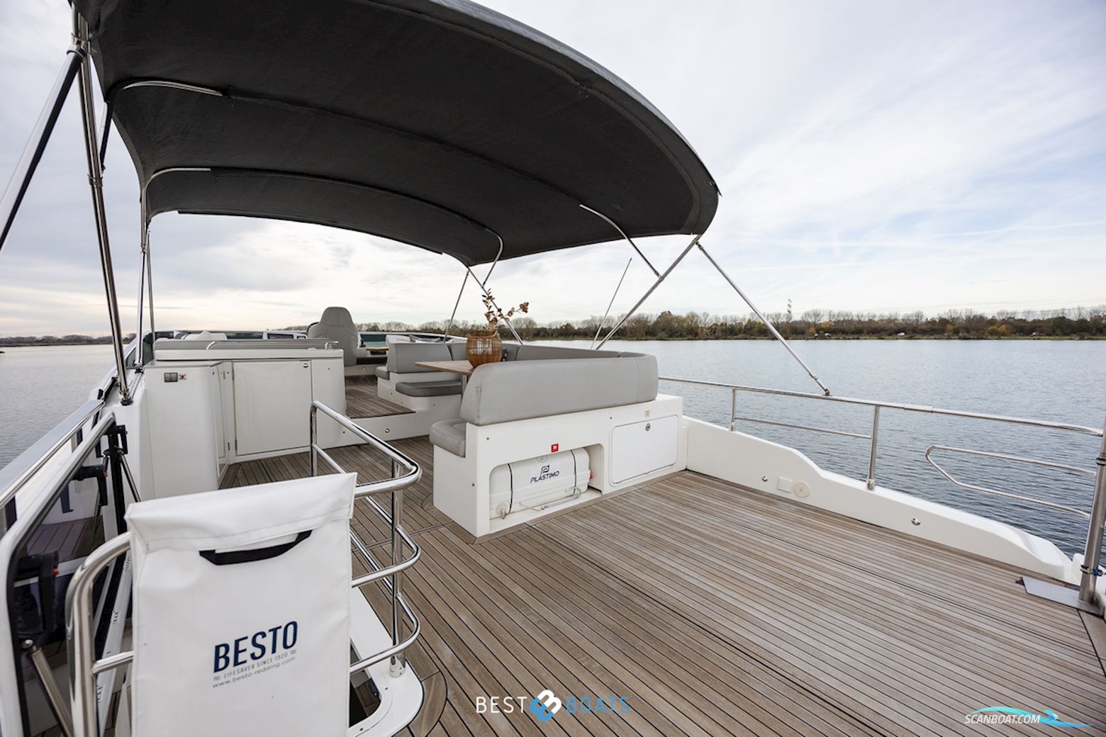 Absolute  Navetta 52