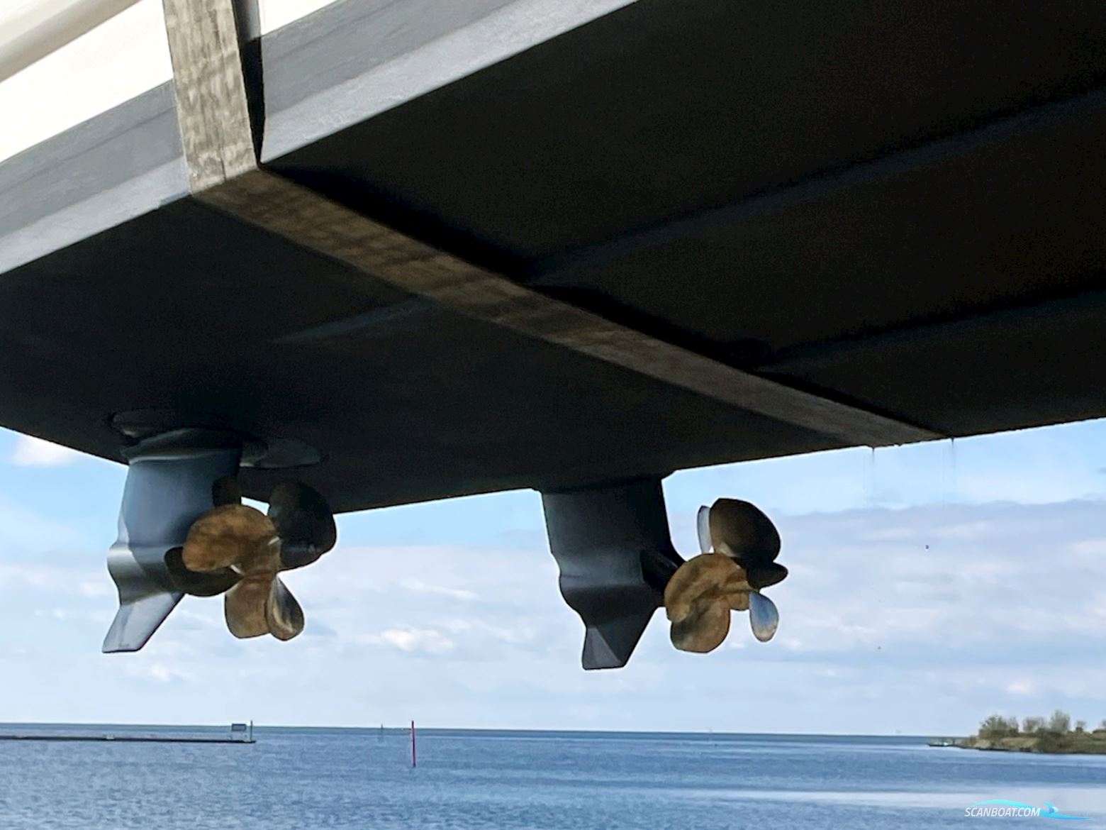 Absolute 47 HT Volvo Penta IPS-600