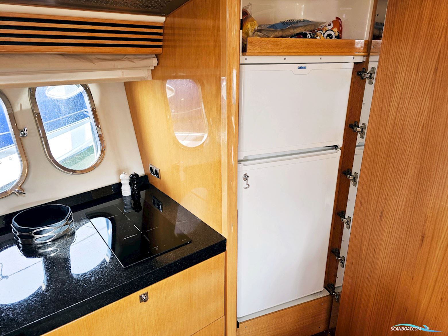 Absolute 47 HT Volvo Penta IPS-600