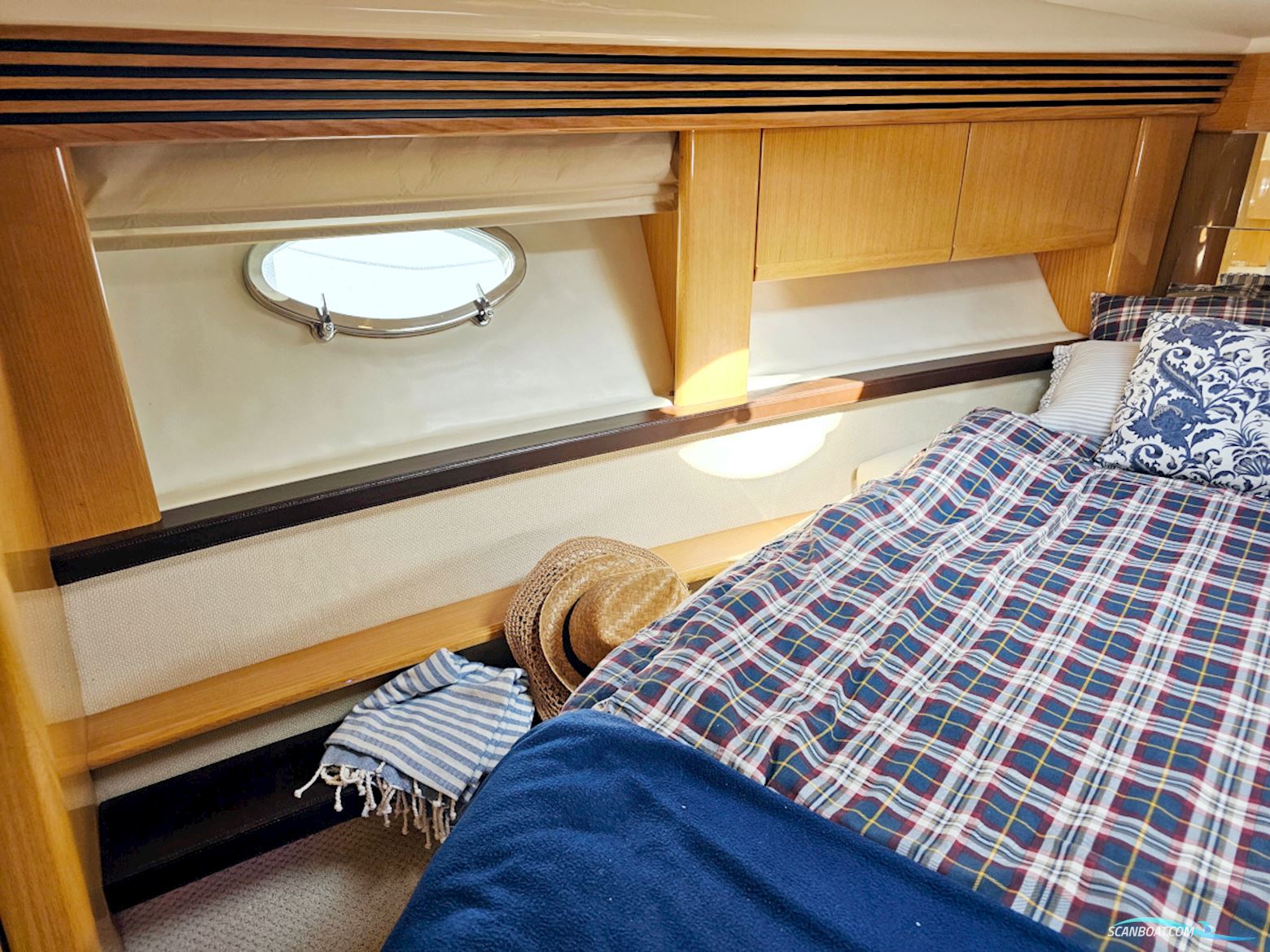 Absolute 47 HT Volvo Penta IPS-600