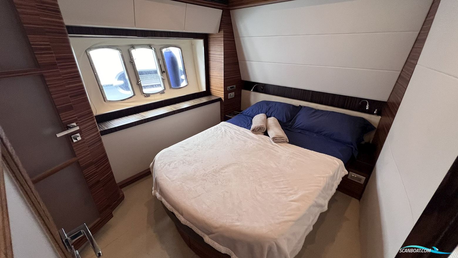 Absolute 52 HT - 2010 - IPS 600