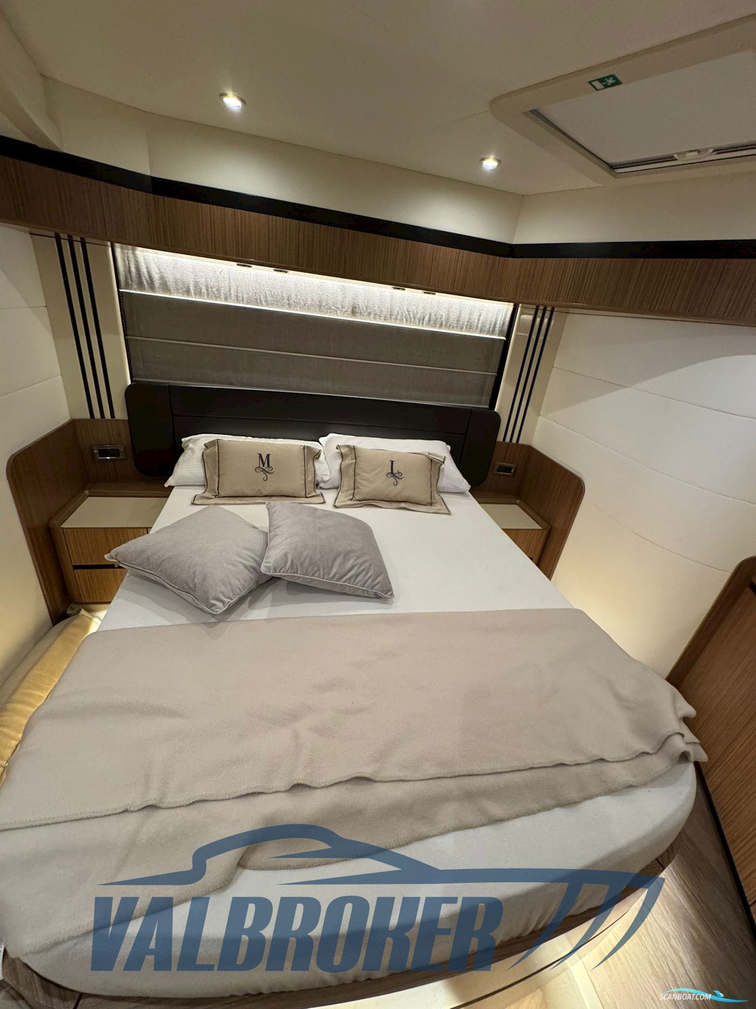 Absolute Navetta 52
