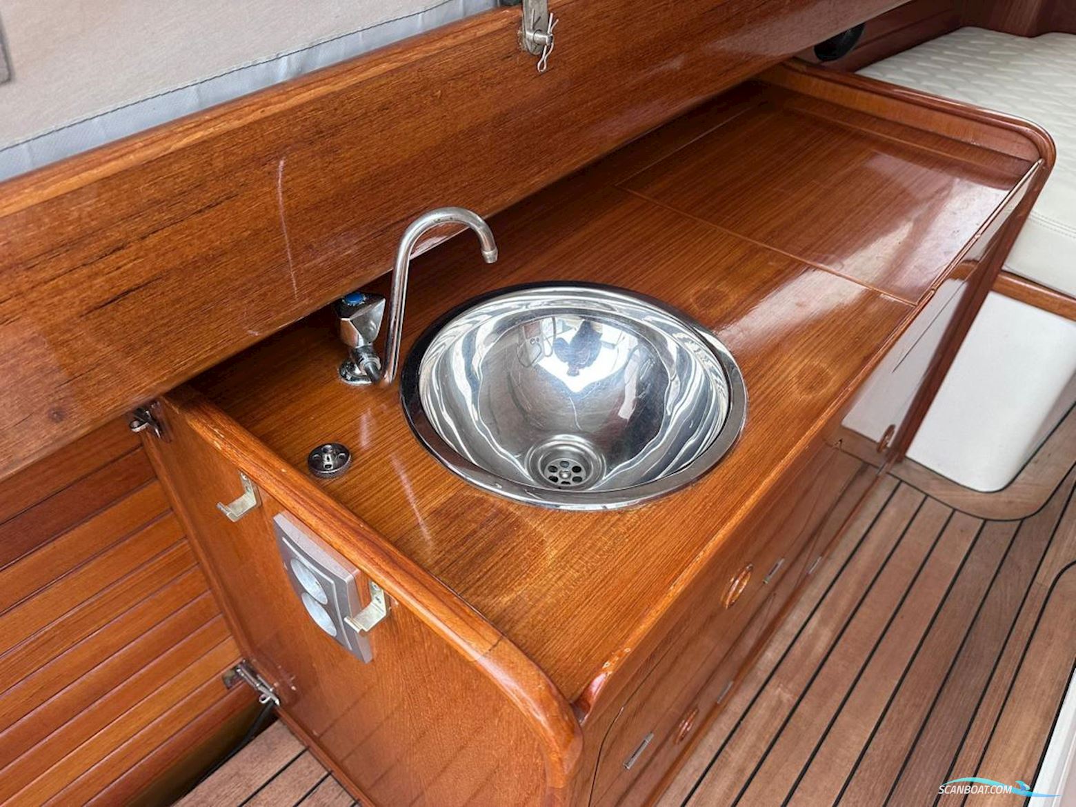 Admirals Tender  31 Fineliner by Van der Stadt