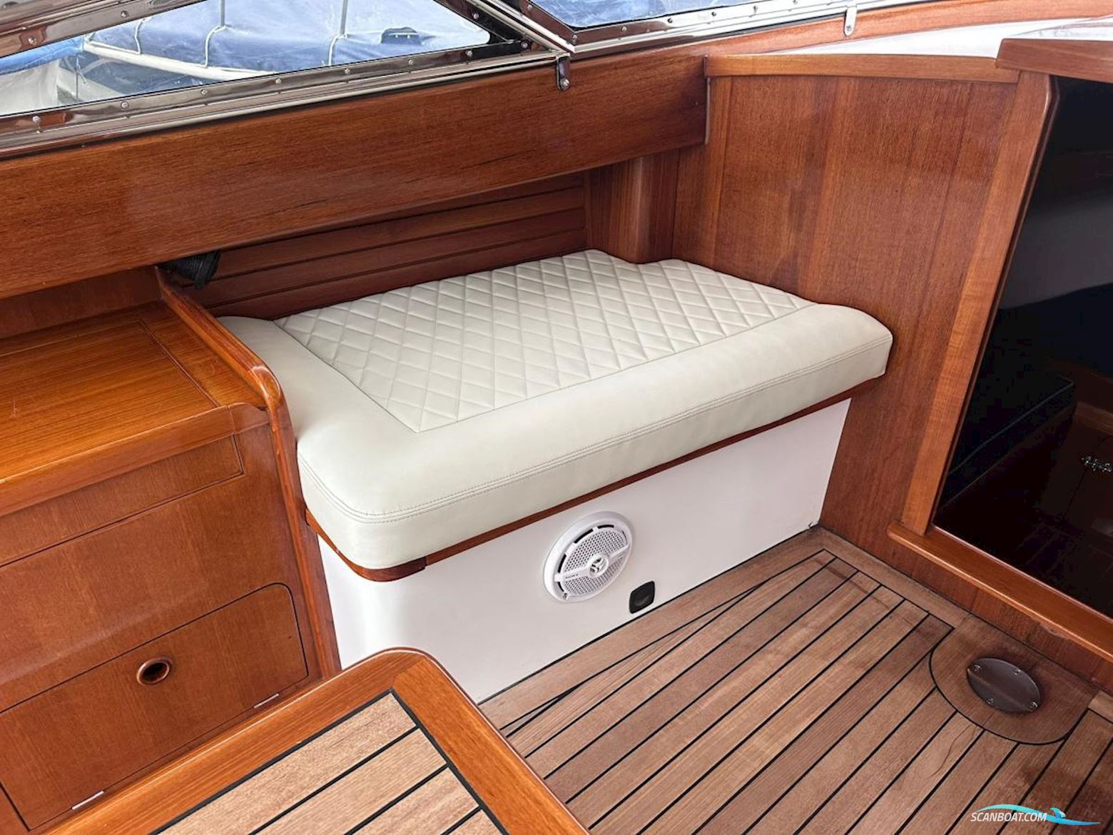 Admirals Tender 31 Fineliner by Van Der Stadt