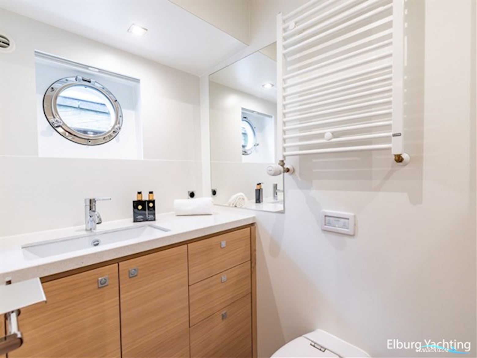 Alm Grand Voyager 65 