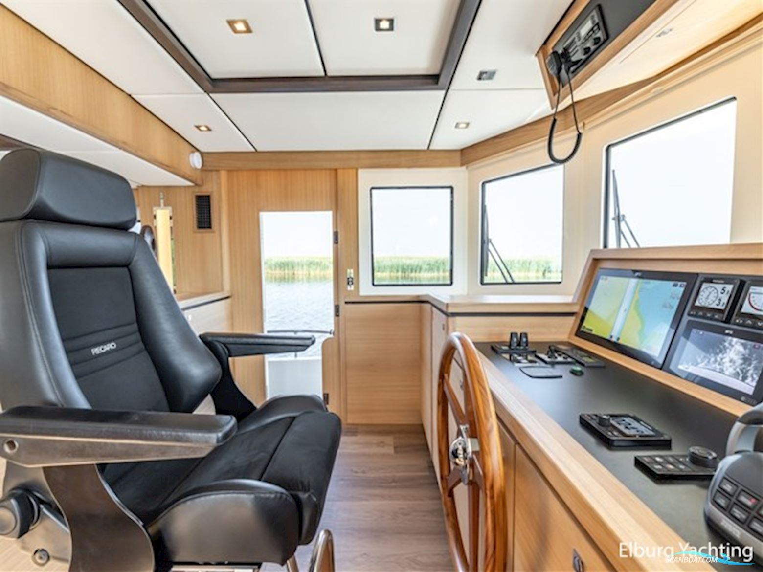 Alm Grand Voyager 65