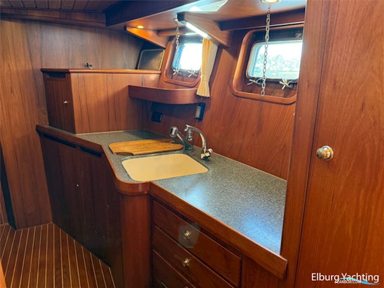 Altena 45 Blue Water Trawler - Stabilizers