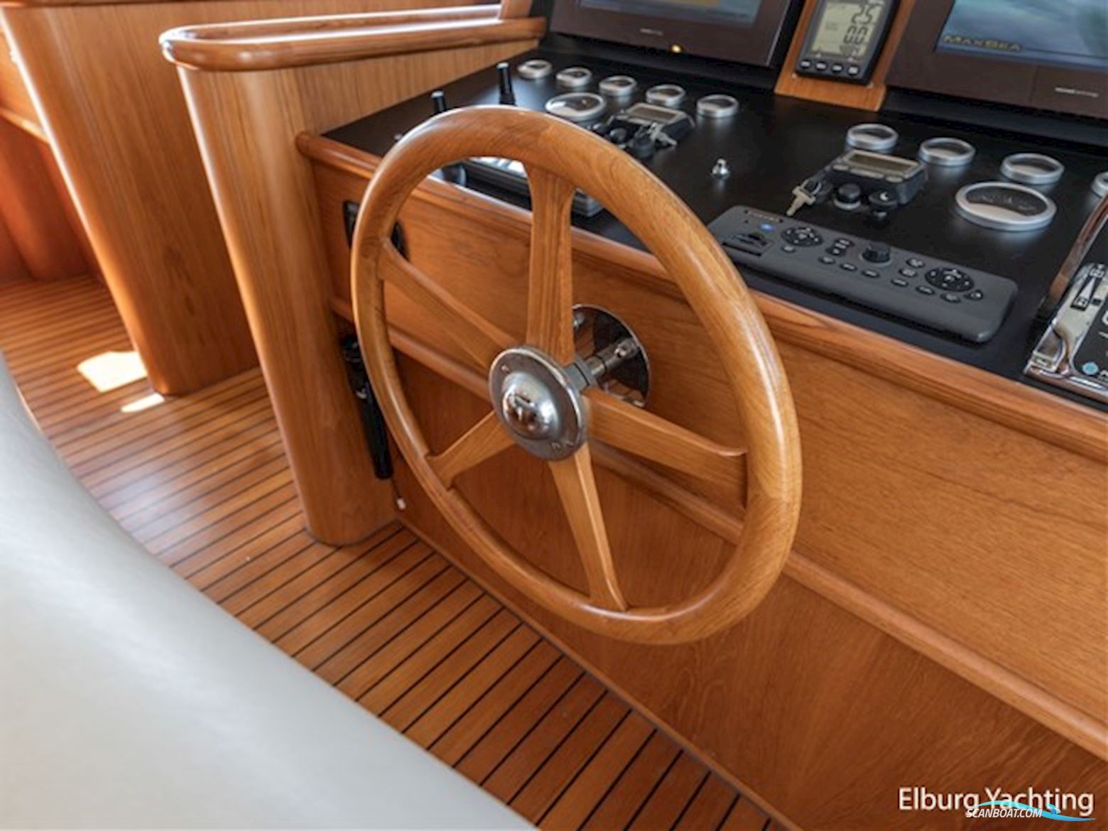 Altena 53 Custom Trawler - Stabilizers