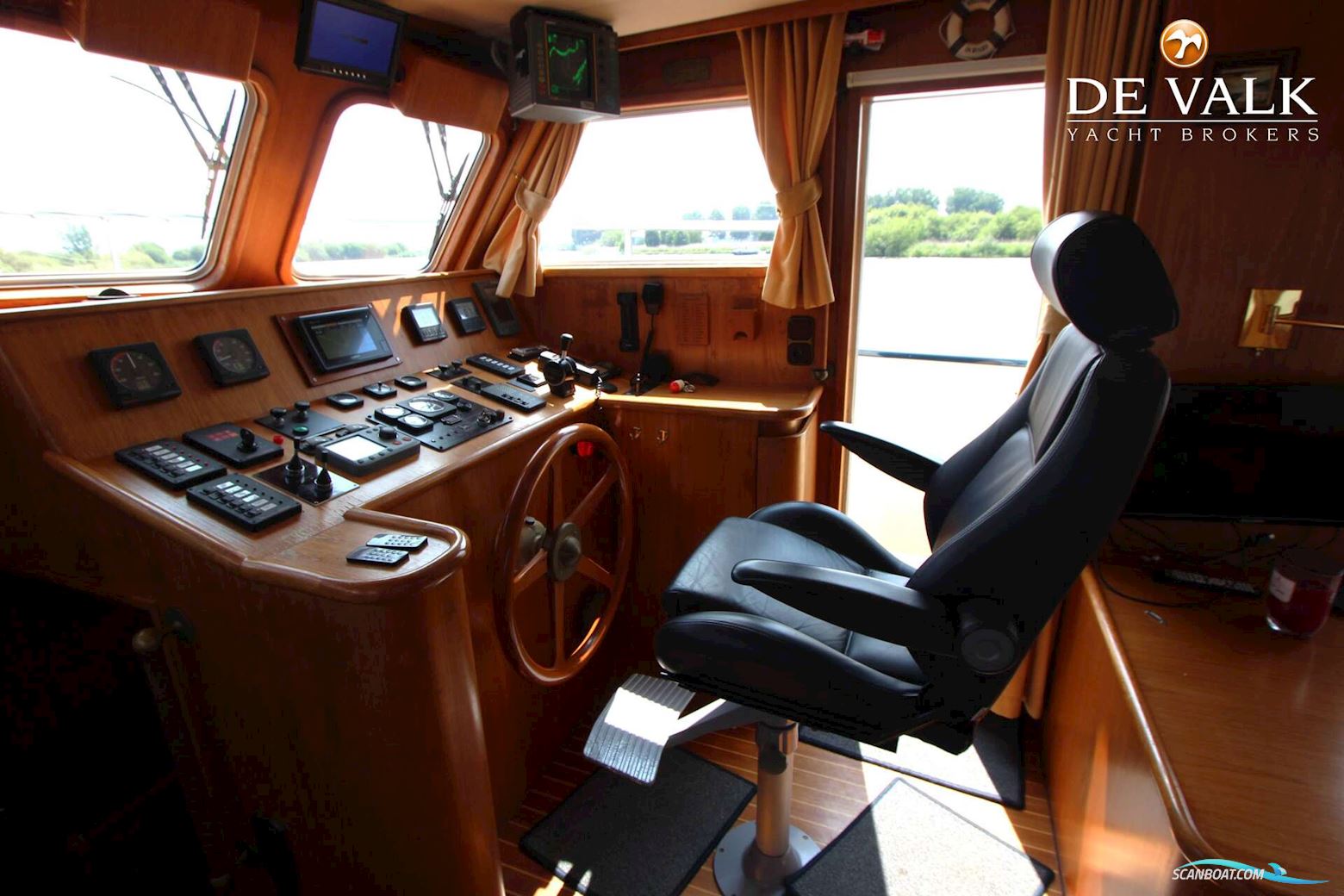 Altena Blue Water Trawler 48