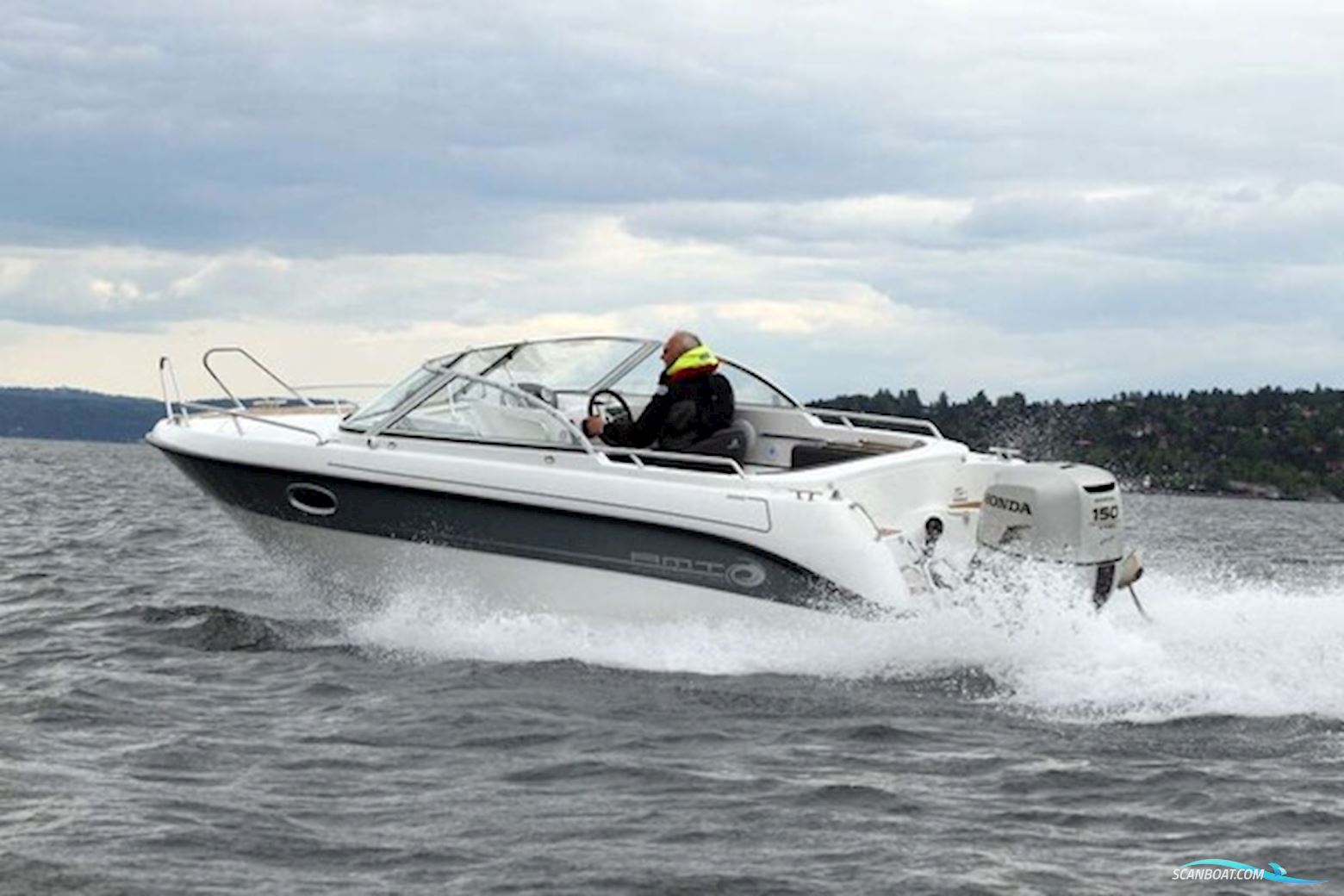 AMT 200 DC med 135 hk Honda-EFI 4 takt og 1800 kg Brenderup bådtrailer - Anvisningssalg