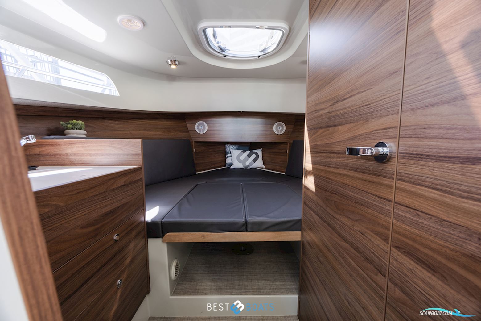 Antaris Seventy7 Cabin