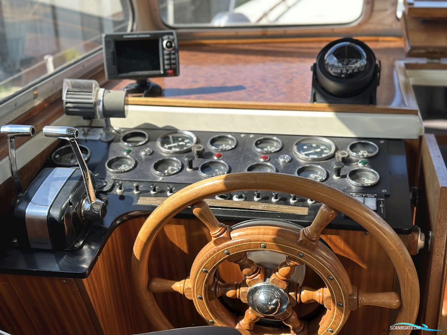 Apollo  32 TT de Luxe AK