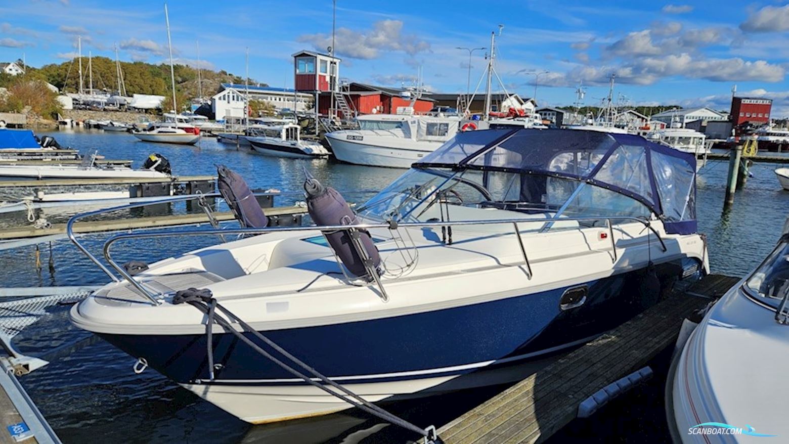 Aquador 23 DC Motorbåd 2007, med Mercruiser 5,0 MPI/Bravo 1 motor, Sverige