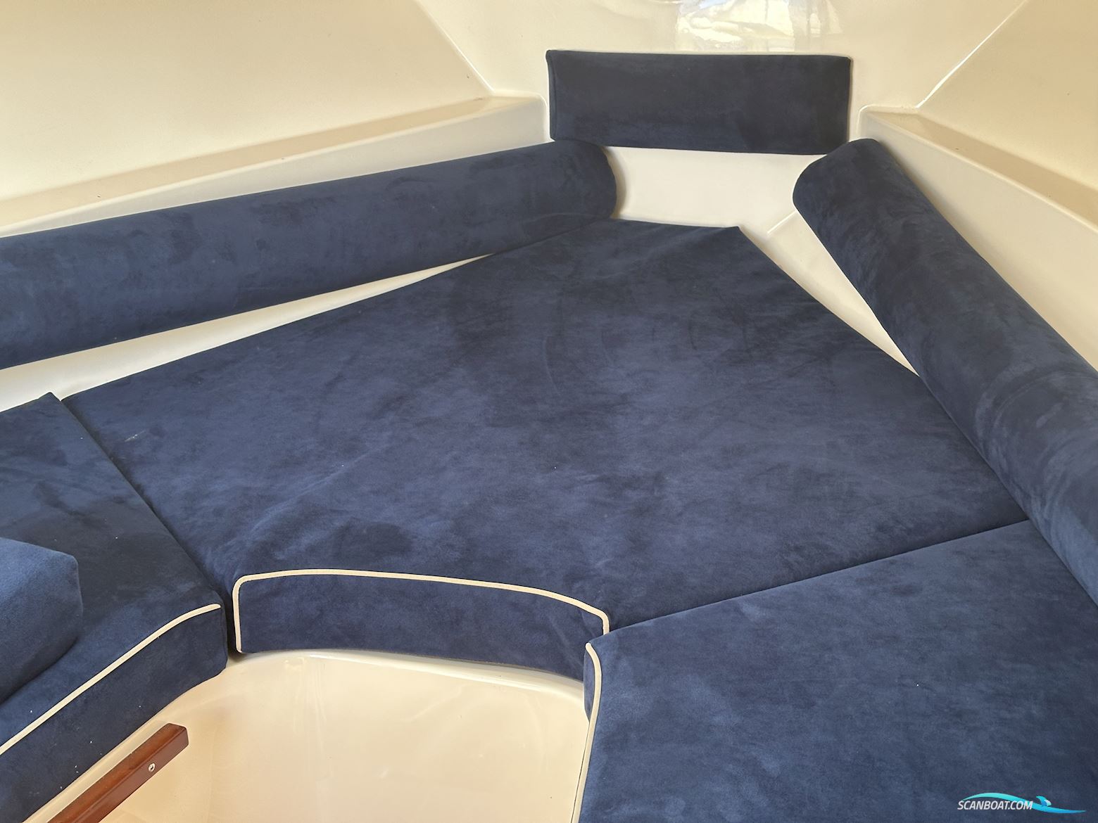 AQUADOR 23 Walkaround