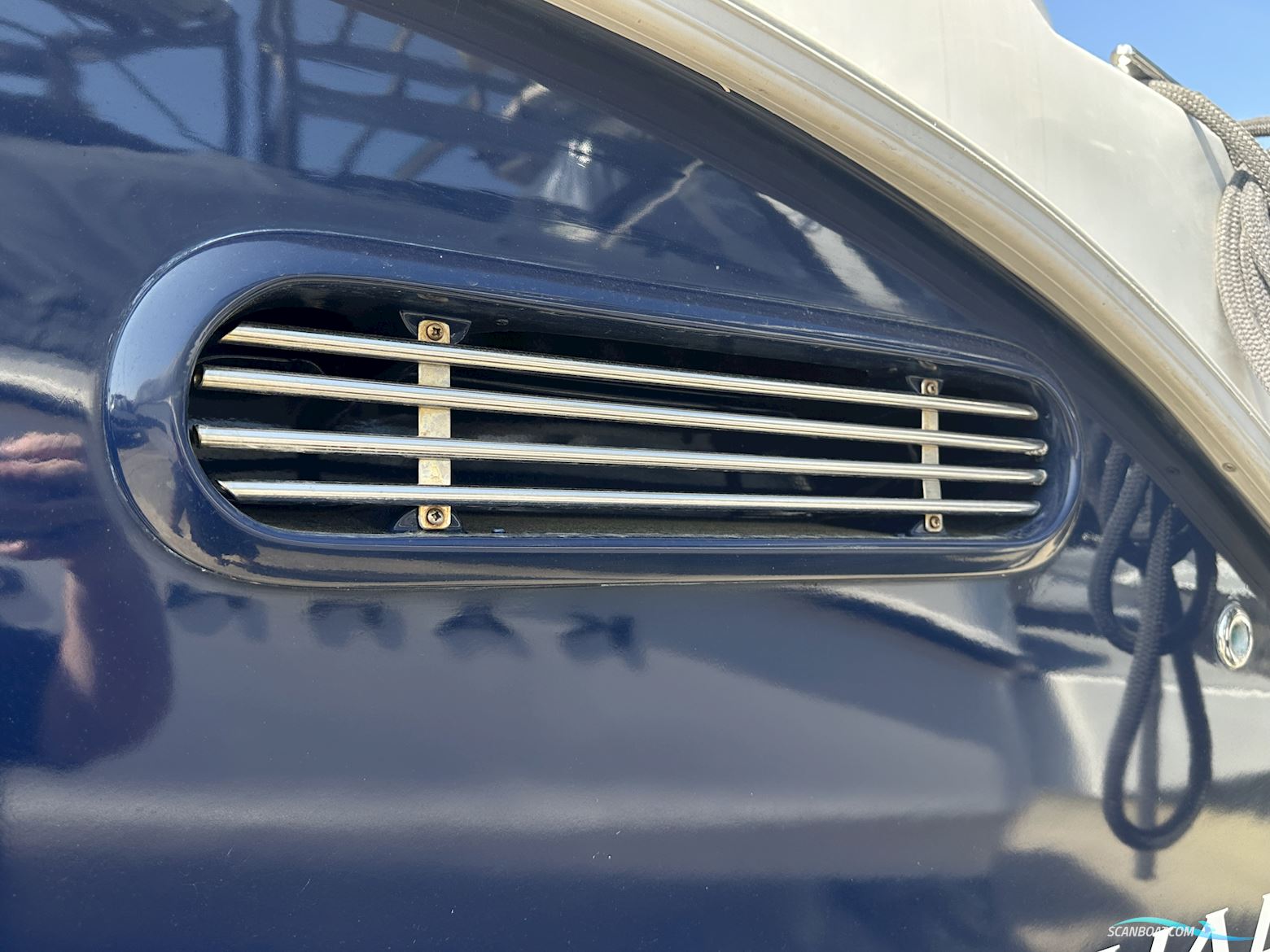 AQUADOR 23 Walkaround