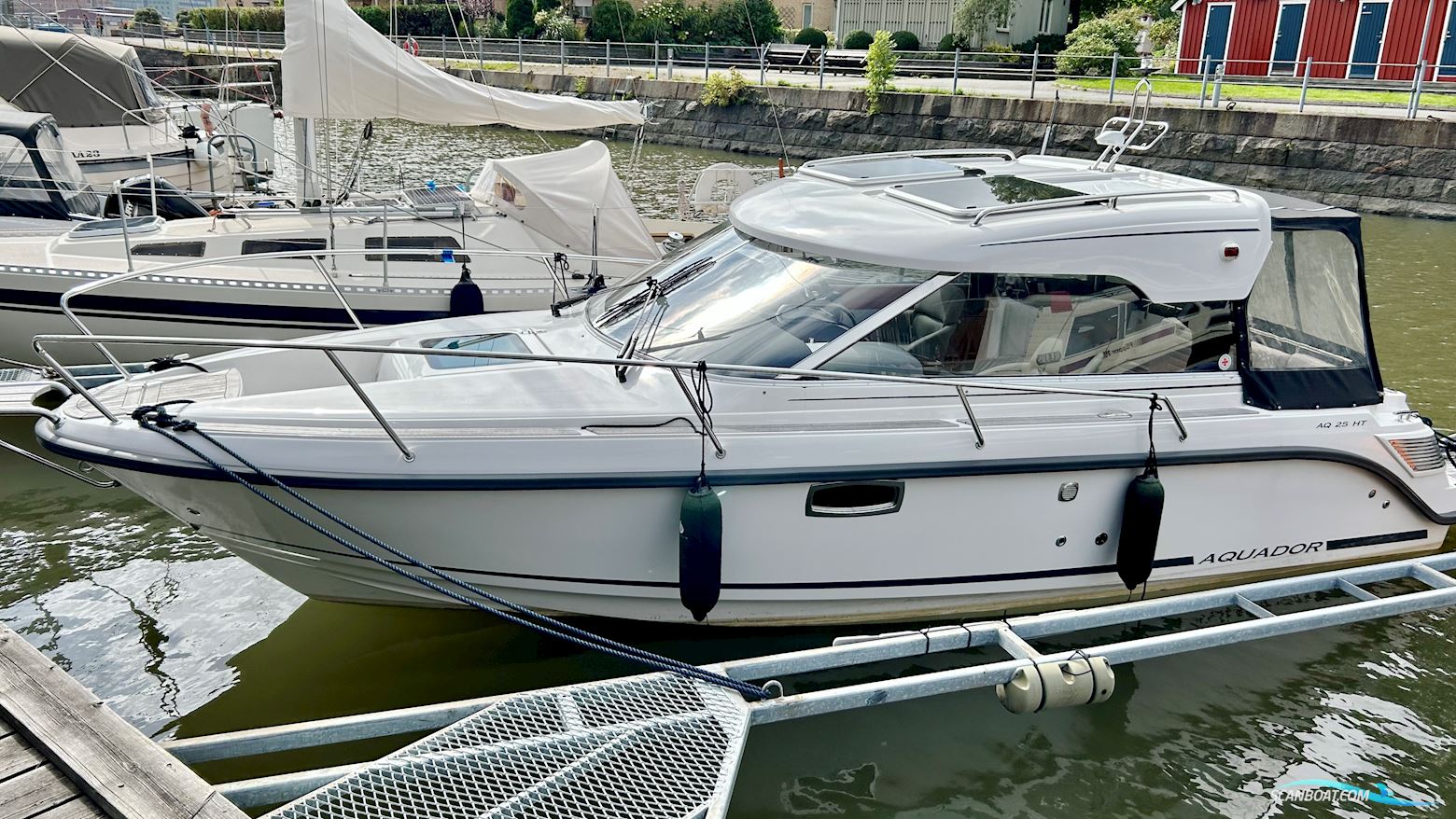 Aquador 25 HT Motorbåd 2019, med Mercruiser motor, Sverige