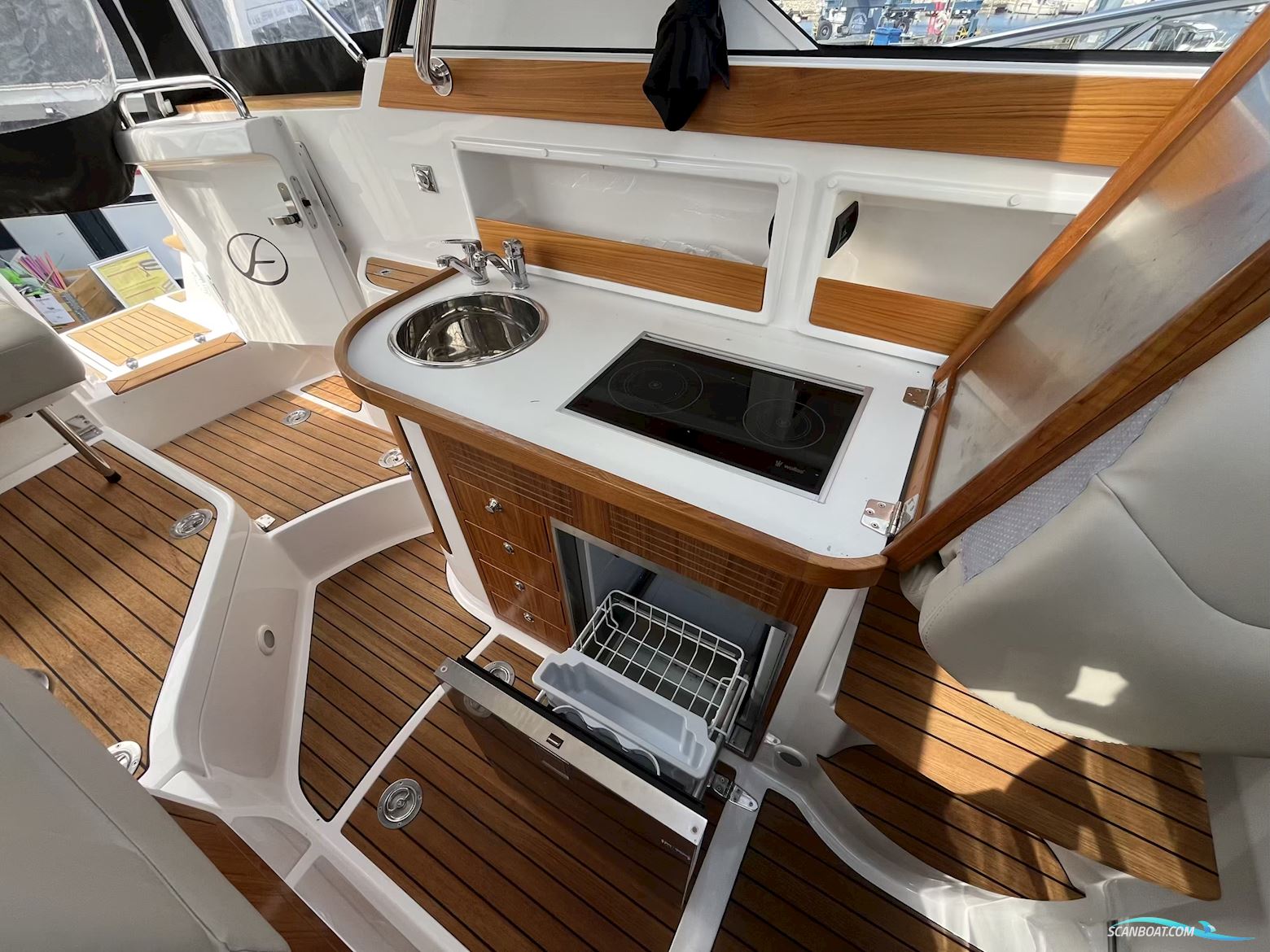 Aquador 27 HT (2020) - Nedsat