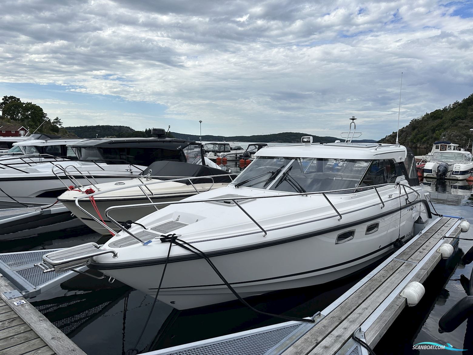 Aquador 27 HT Motorbåd 2020, med Mercury Diesel V6-270 hk motor, Sverige