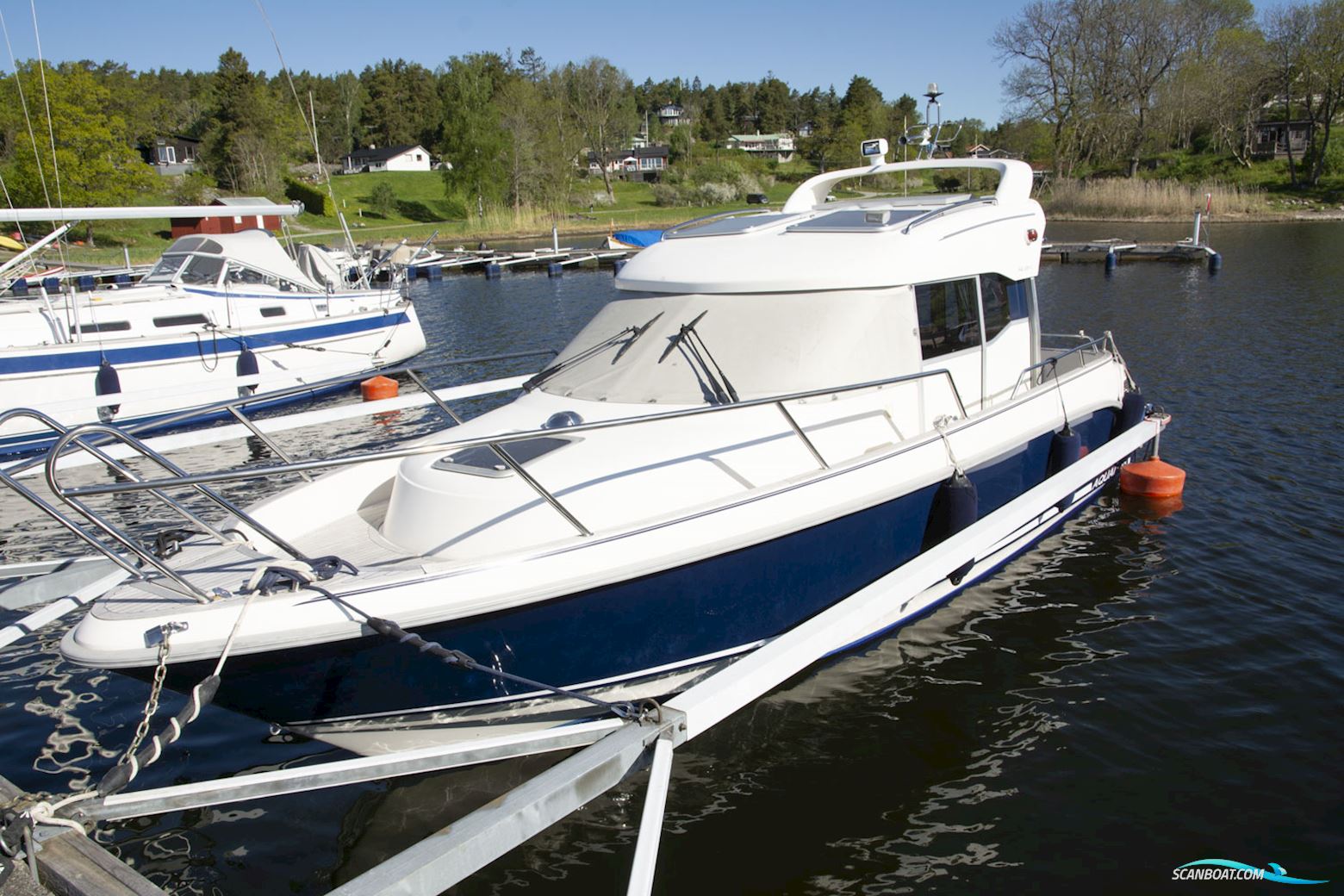 Aquador 28 C Motorbåd 2011, med Cummins Mercruiser ES 4,2, 320 hp motor, Sverige