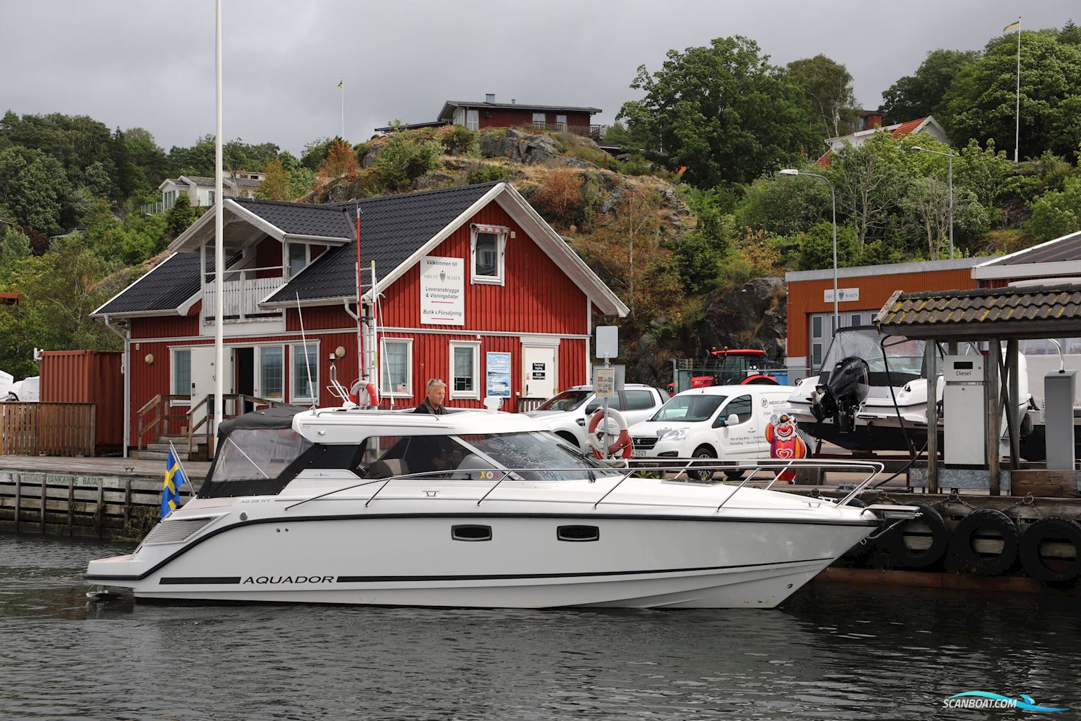 Aquador 28 HT Motorbåd 2021, med Mercury Diesel V6-270 hk motor, Sverige