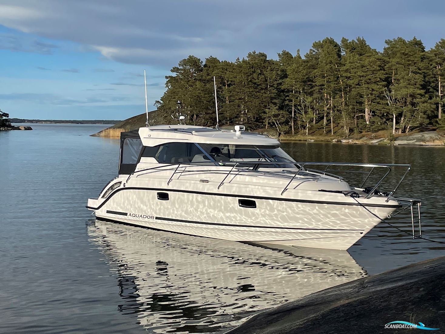 Aquador 30 HT Motorbåd 2021, med MerCruiser TDI V8 4,2  motor, Sverige