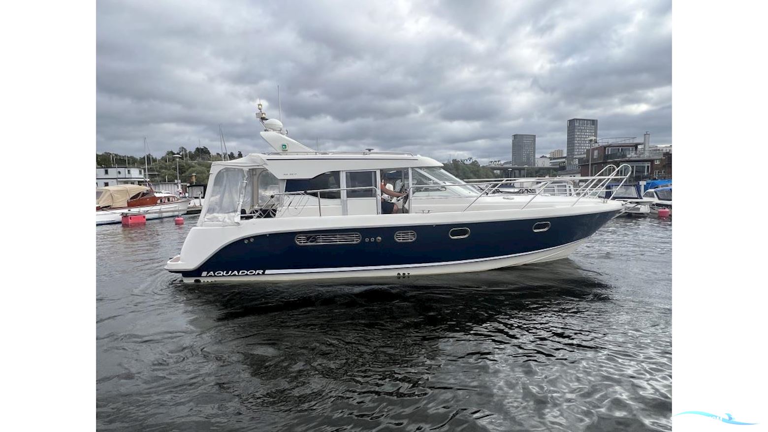 AQUADOR 32 C Motorbåd 2009, med Yanmar motor, Sverige