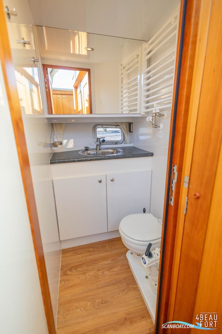 Aquanaut European Voyager 1300