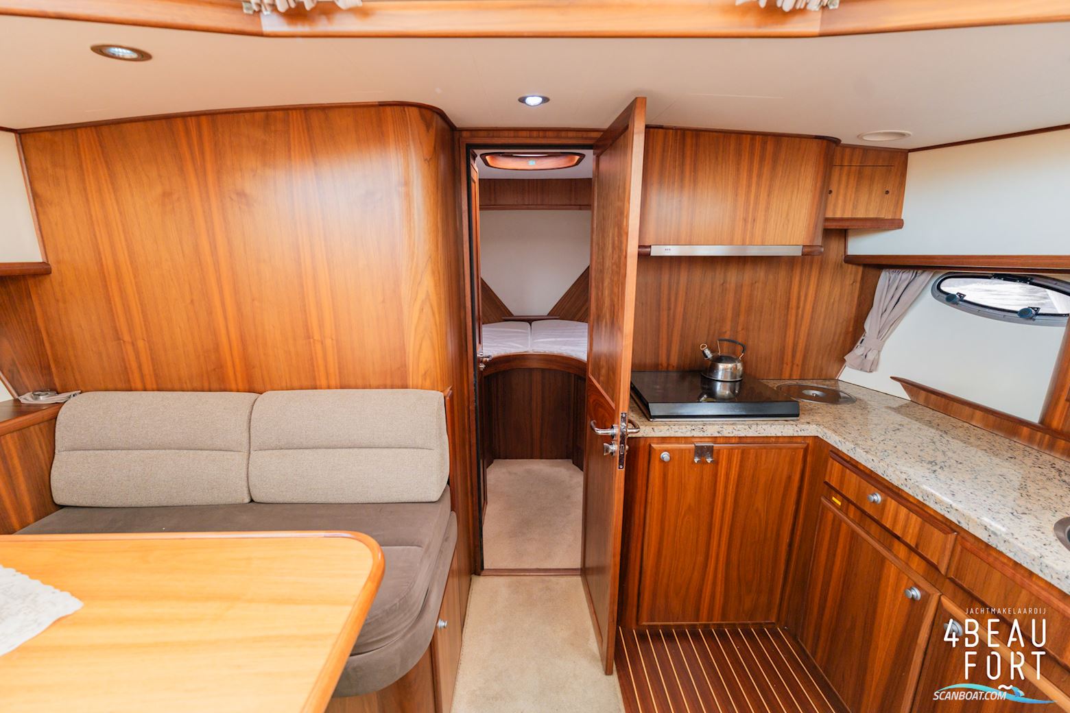 Aquanaut Privilege 1350