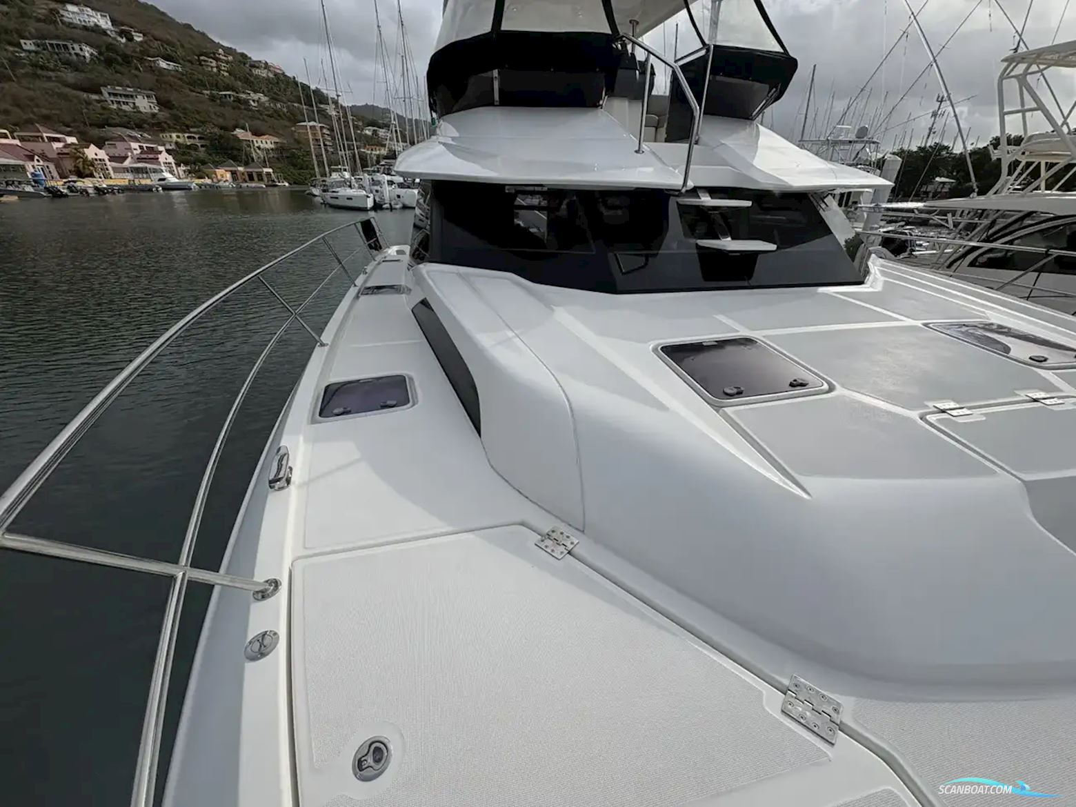 Aquila 44 Yacht