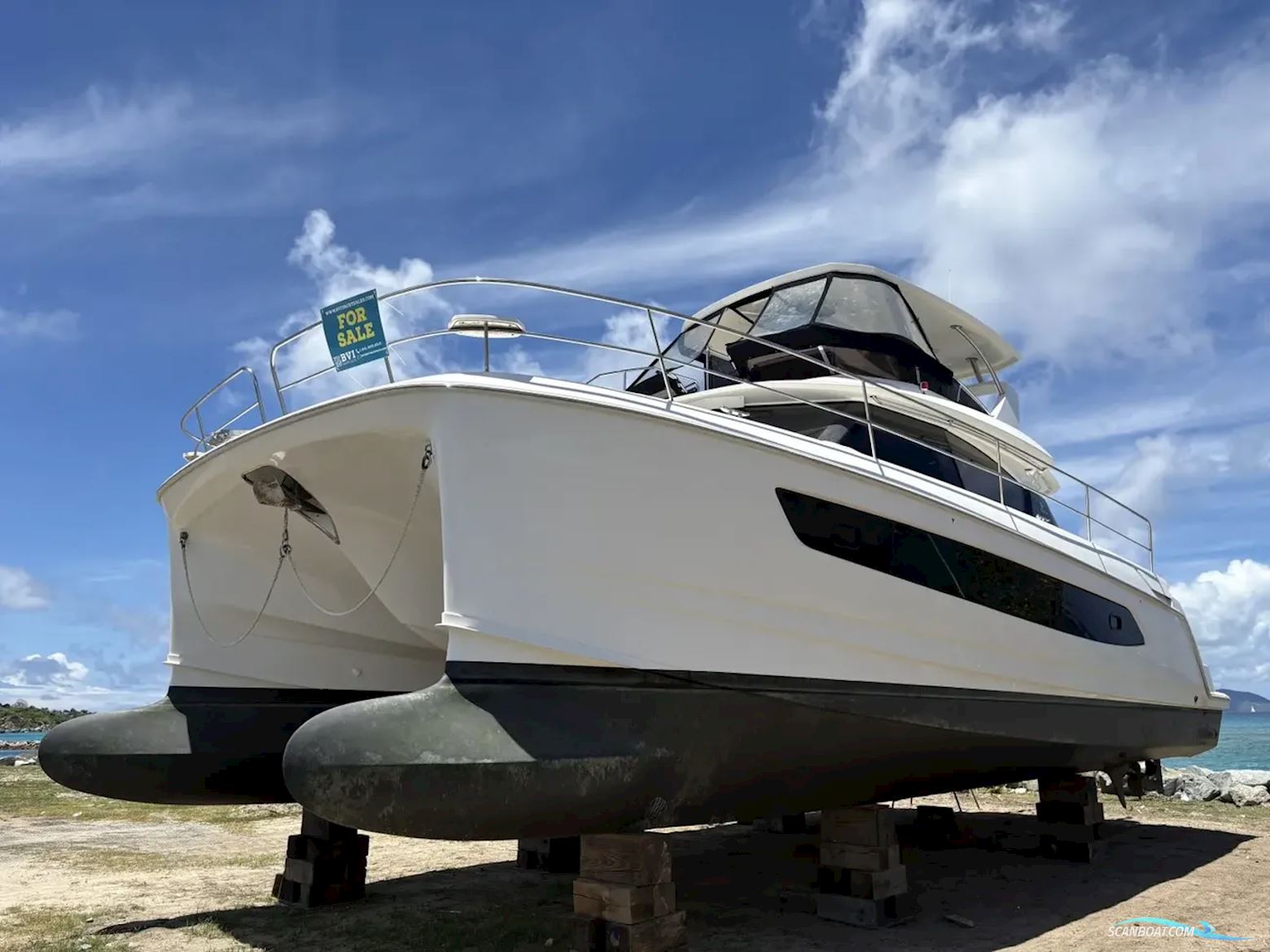 Aquila 44 Yacht