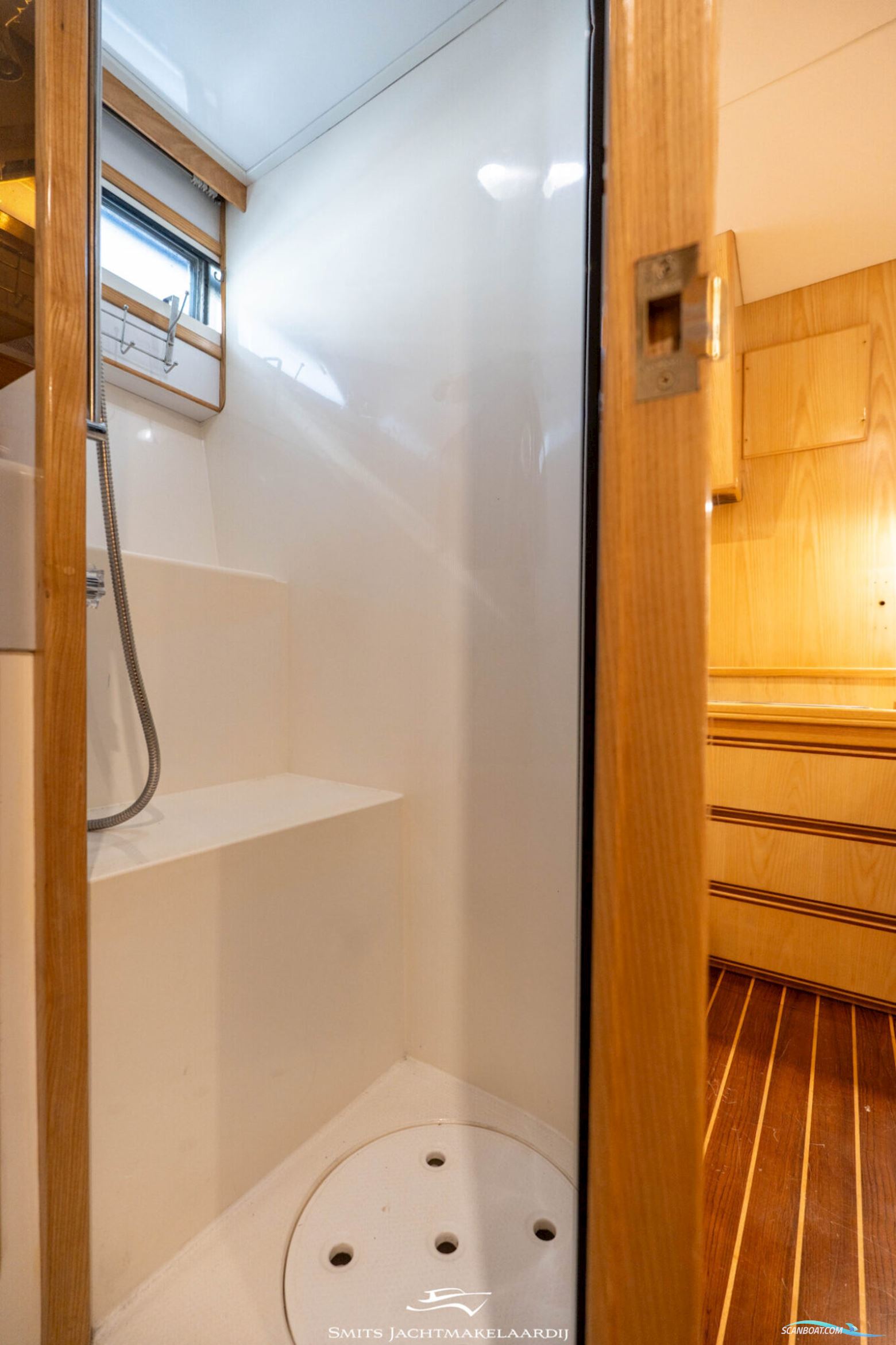 Astor 37 Flybridge