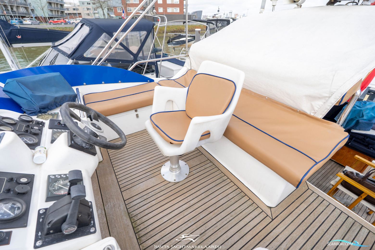 Astor 37 Flybridge