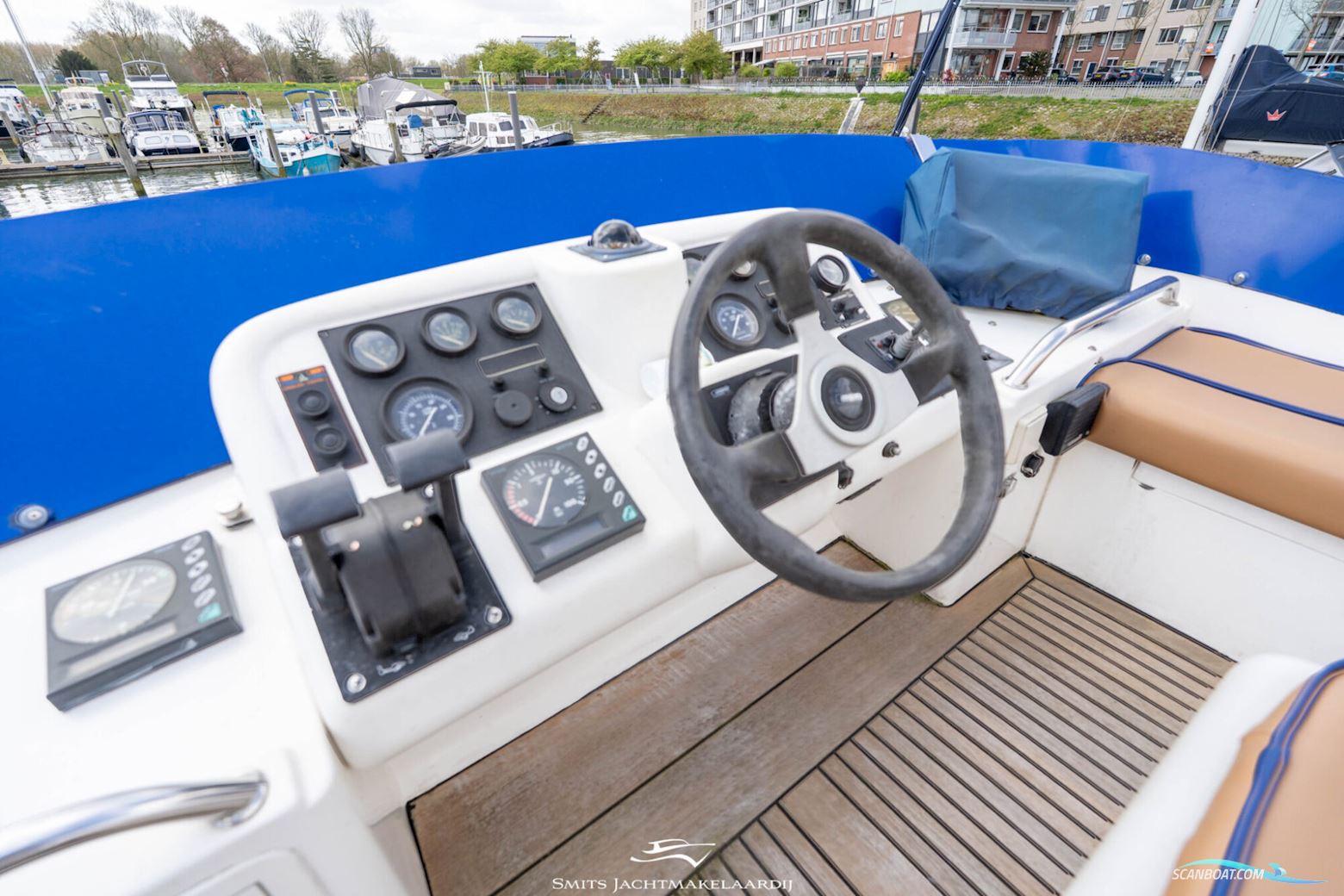Astor 37 Flybridge