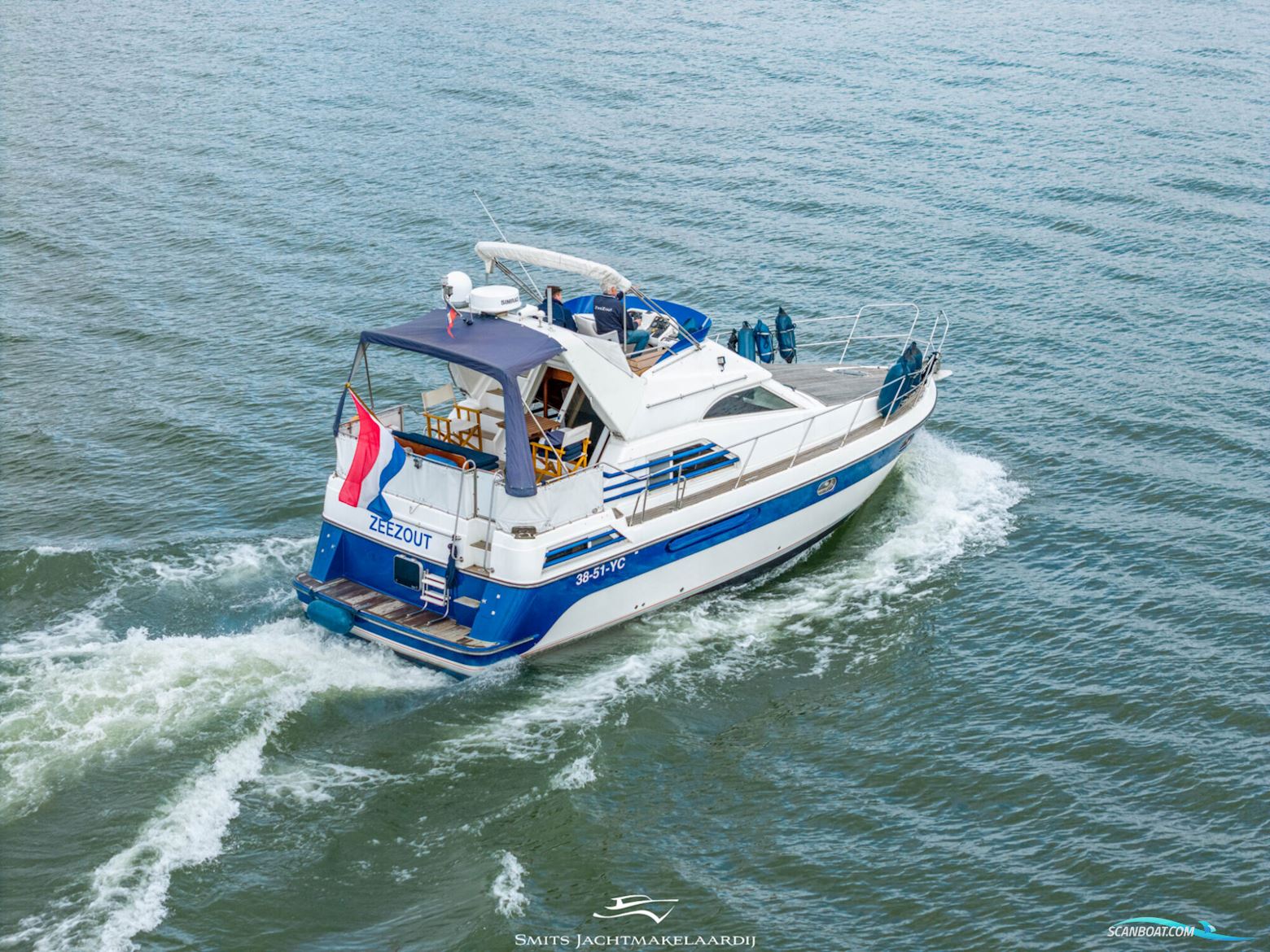 Astor 37 Flybridge