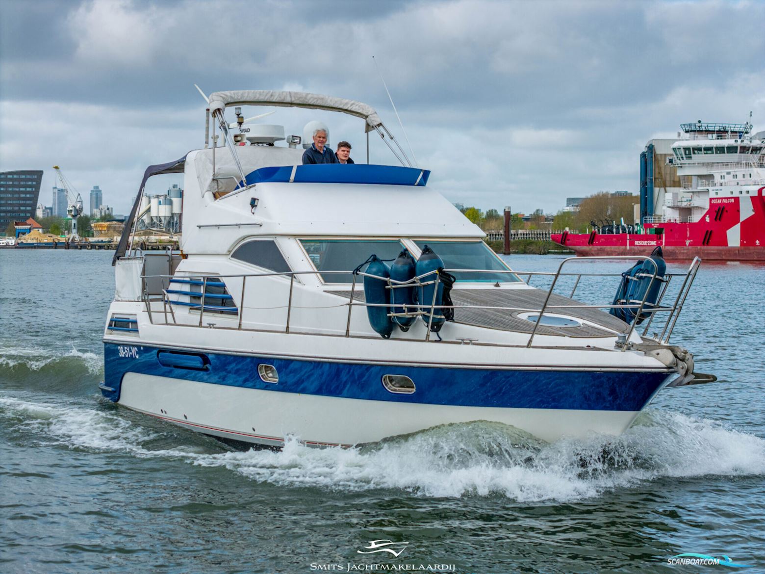 Astor 37 Flybridge