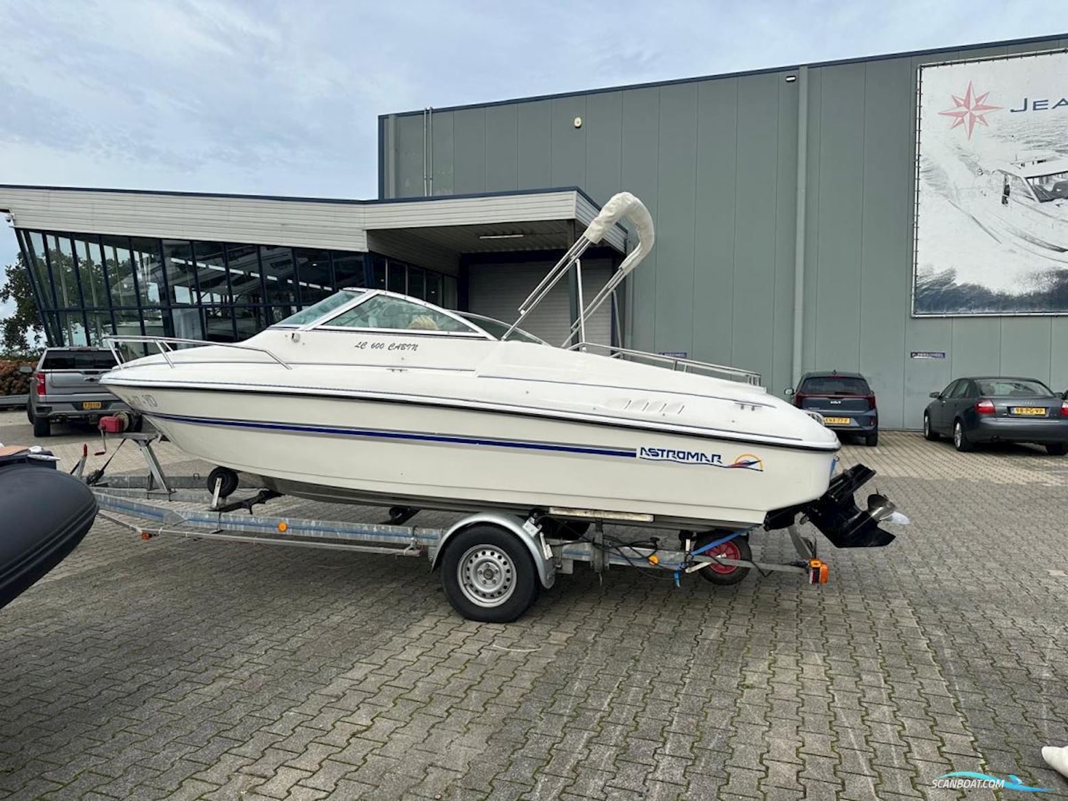 Astromar LC600 Cabin