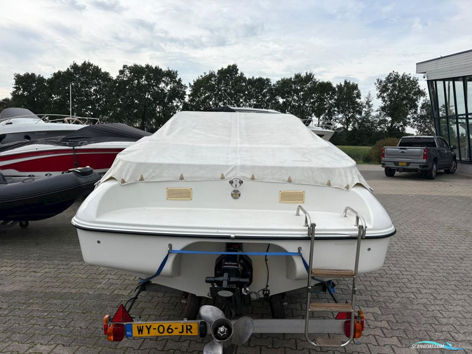 Astromar LC600 Cabin