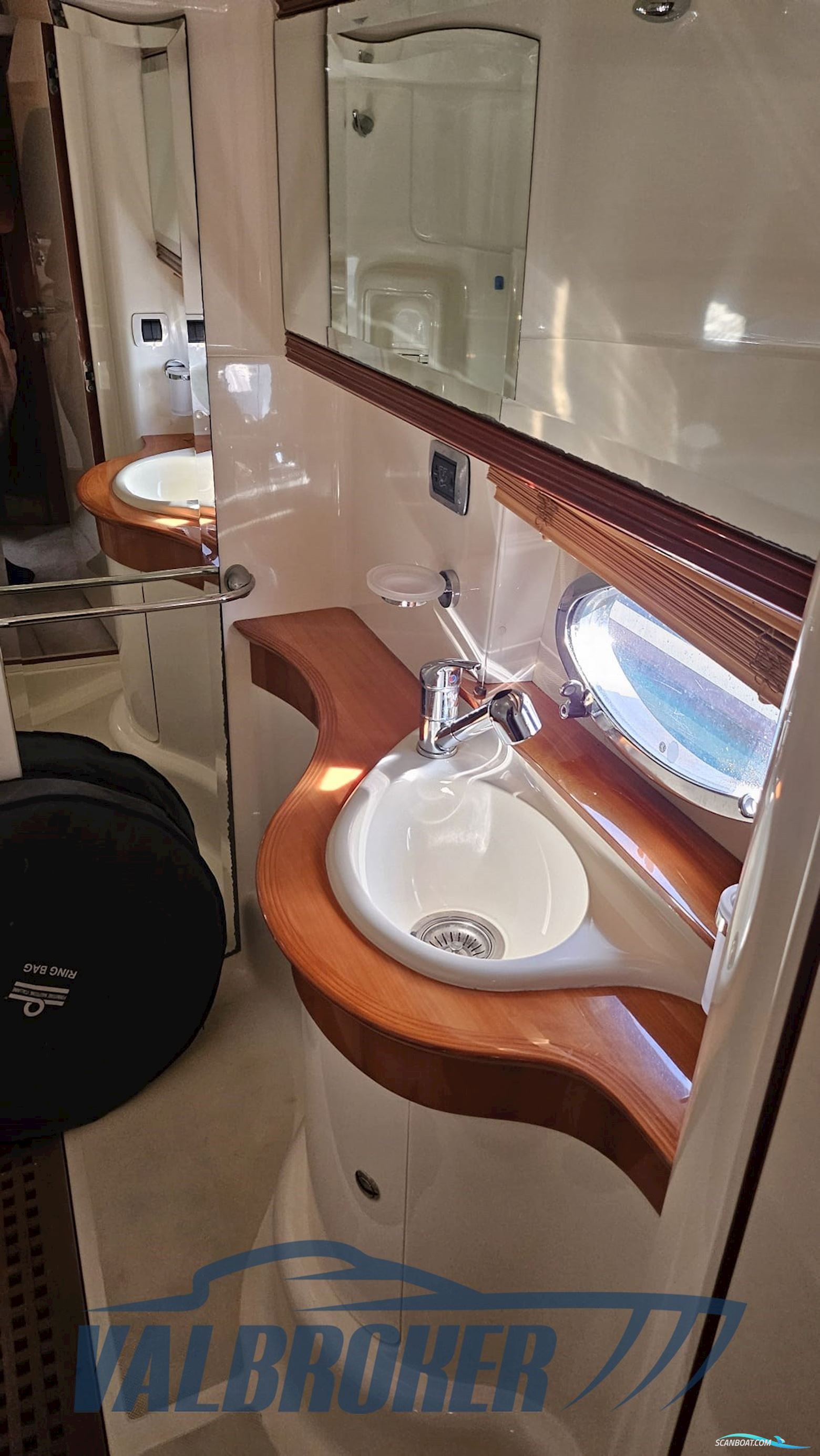Atlantis 42