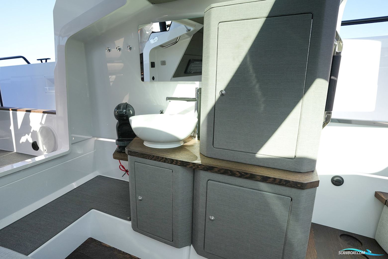 Axopar  37 XC Cross Cabin Mediterrana Edition