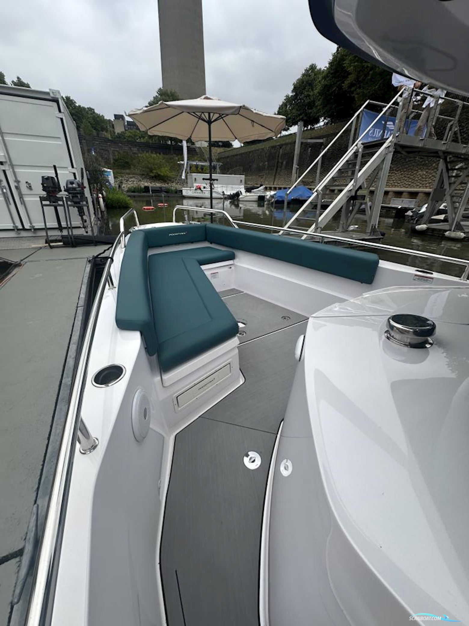 AXOPAR 28 Cabin - Wetbar