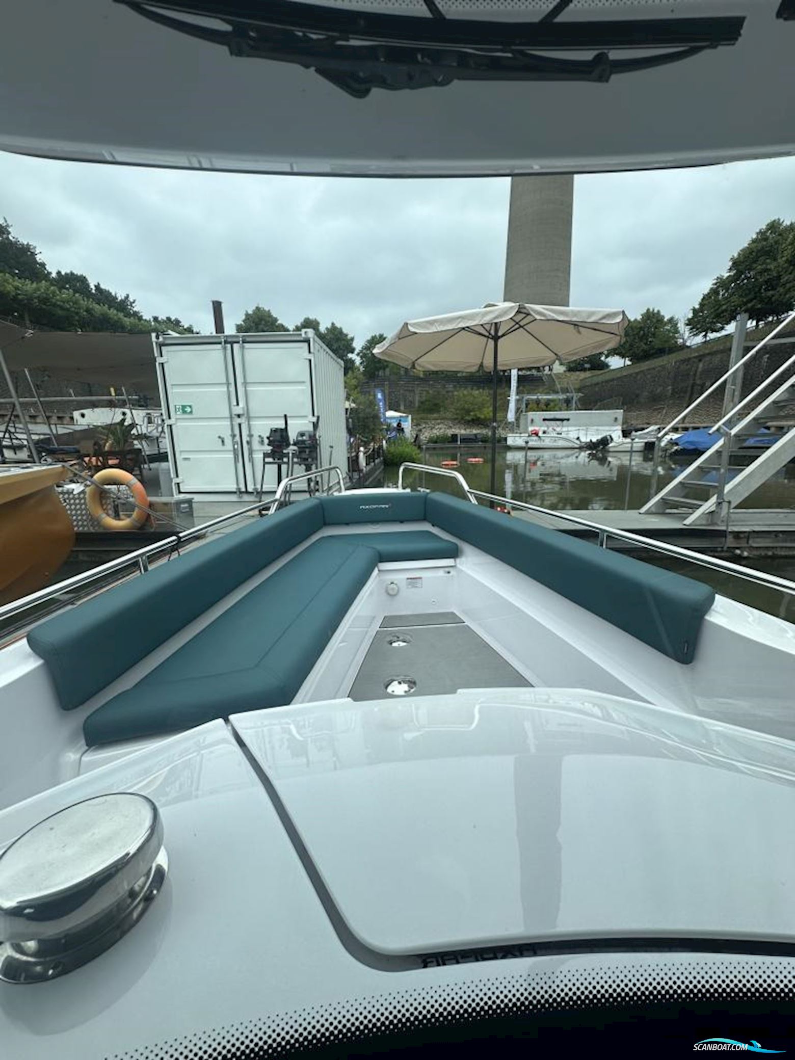 AXOPAR 28 Cabin - Wetbar