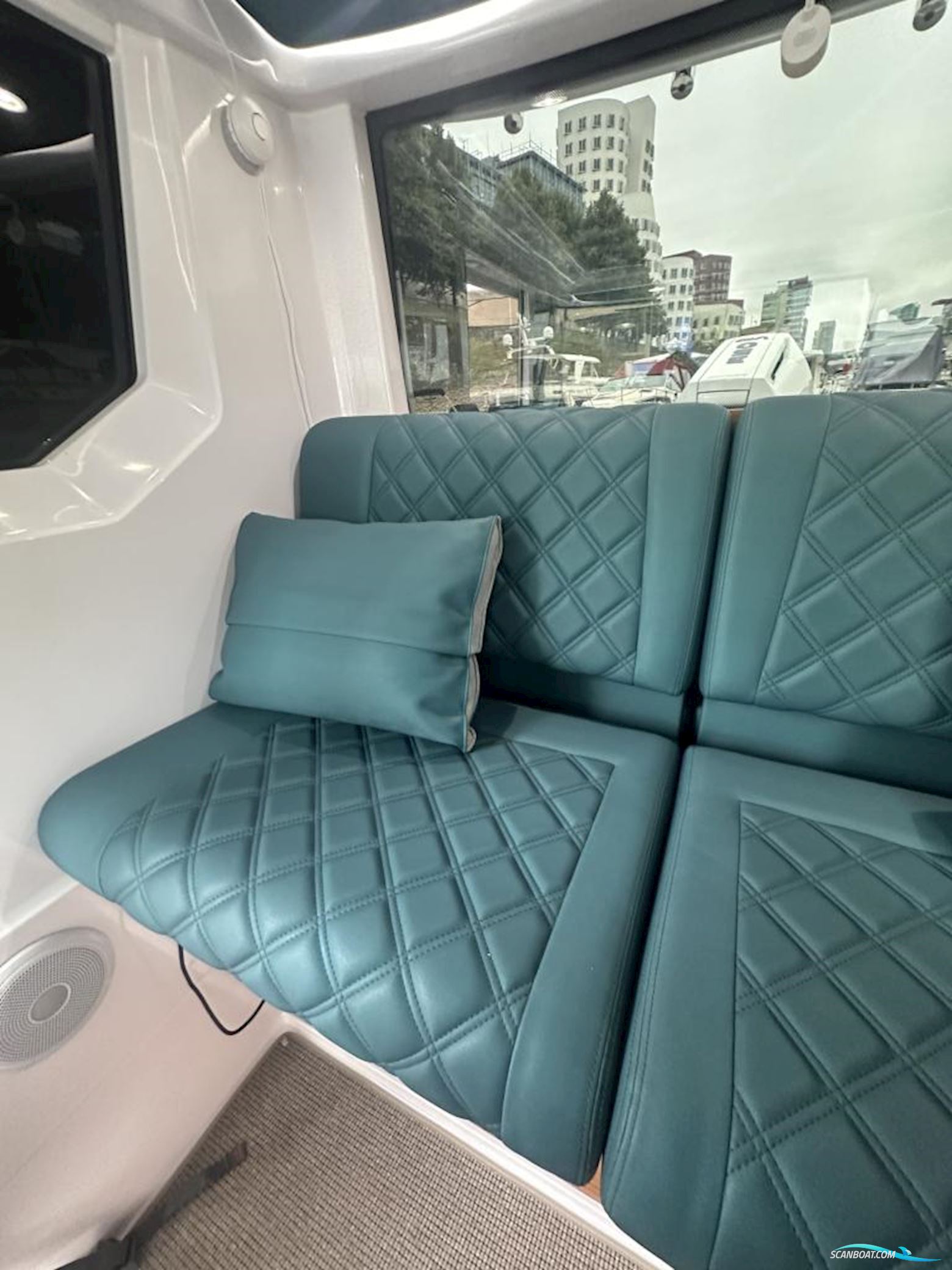 AXOPAR 28 Cabin - Wetbar