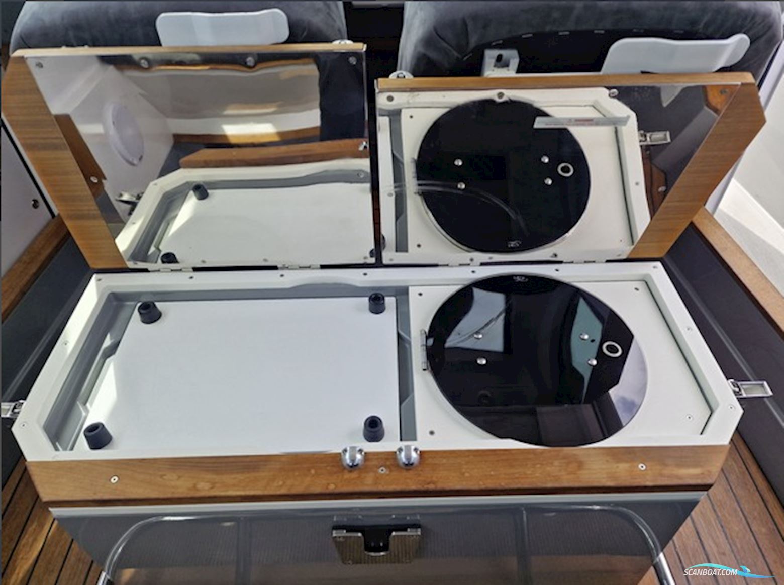 Axopar 28 Cabin R-Version