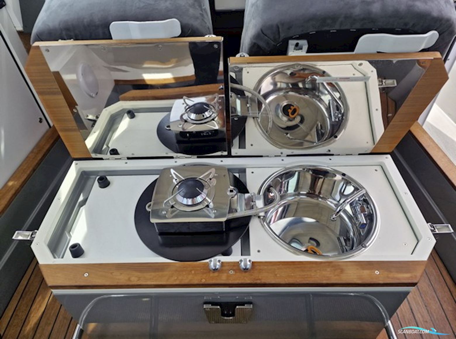 Axopar 28 Cabin R-Version