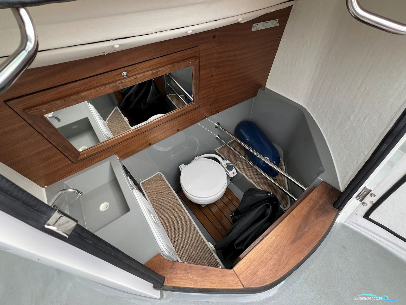 Axopar 28 Cabin R-Version