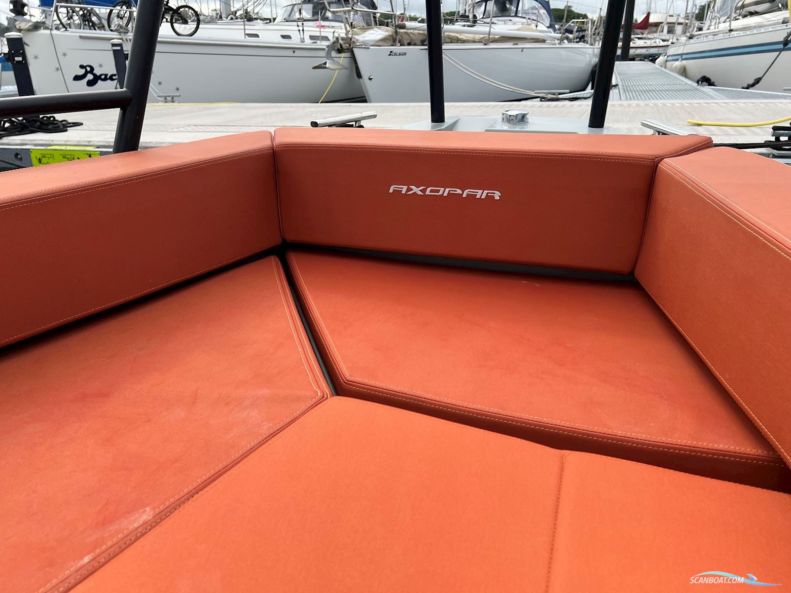 Axopar 28 Cabin R-Version