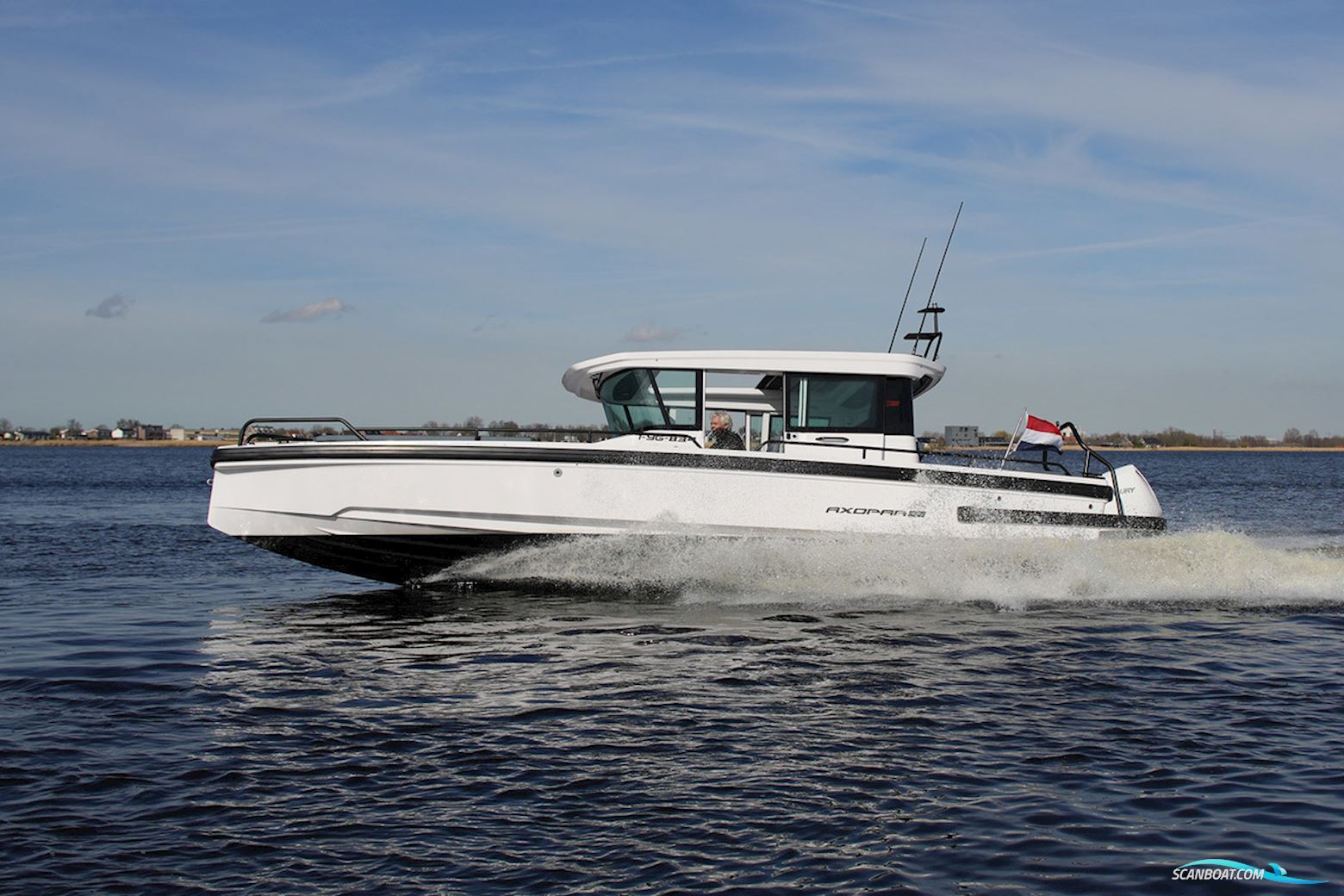 AXOPAR 28 Cabin
