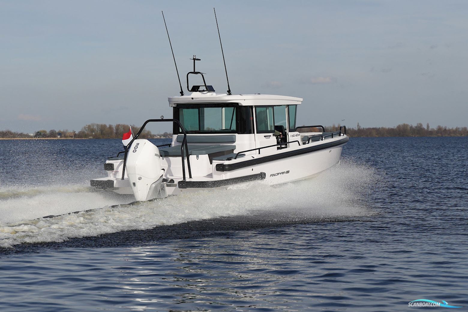 AXOPAR 28 Cabin